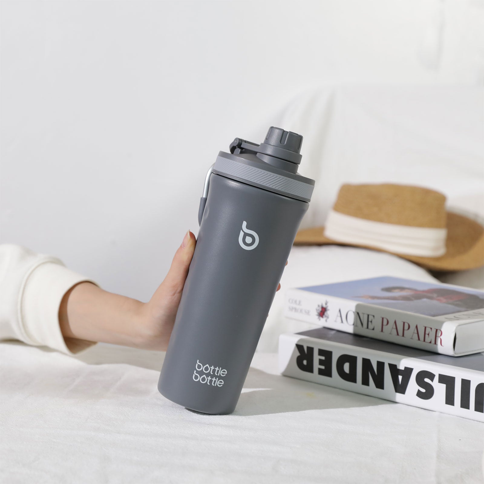 26 oz Insulated Shaker Bottle Insulated Water Bottle for Men and Women Protein Shaker for Gym Water Cup