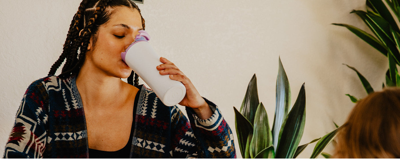 Innovative Ice-Ready Lid: Add ice cubes directly through the lid without unscrewing — no mess, no hassle. Enjoy chilled drinks faster and keep beverages at the ideal temperature for hours.